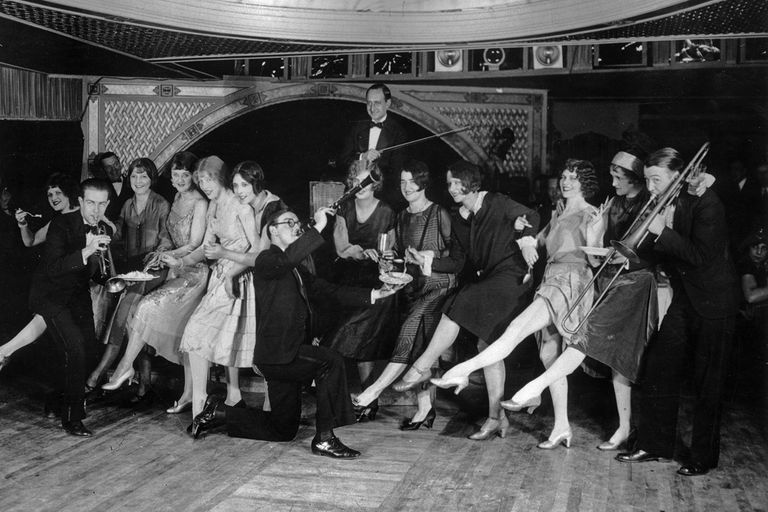 Flappers1920s-58a346bd3df78c4758d56c59